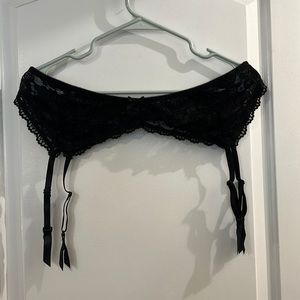 NWOT Torrid size 1/2 Black Lace Garter Belt
